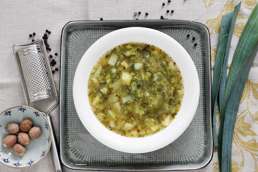 Erdäpfel-Lauchsuppe mit Gewürzen